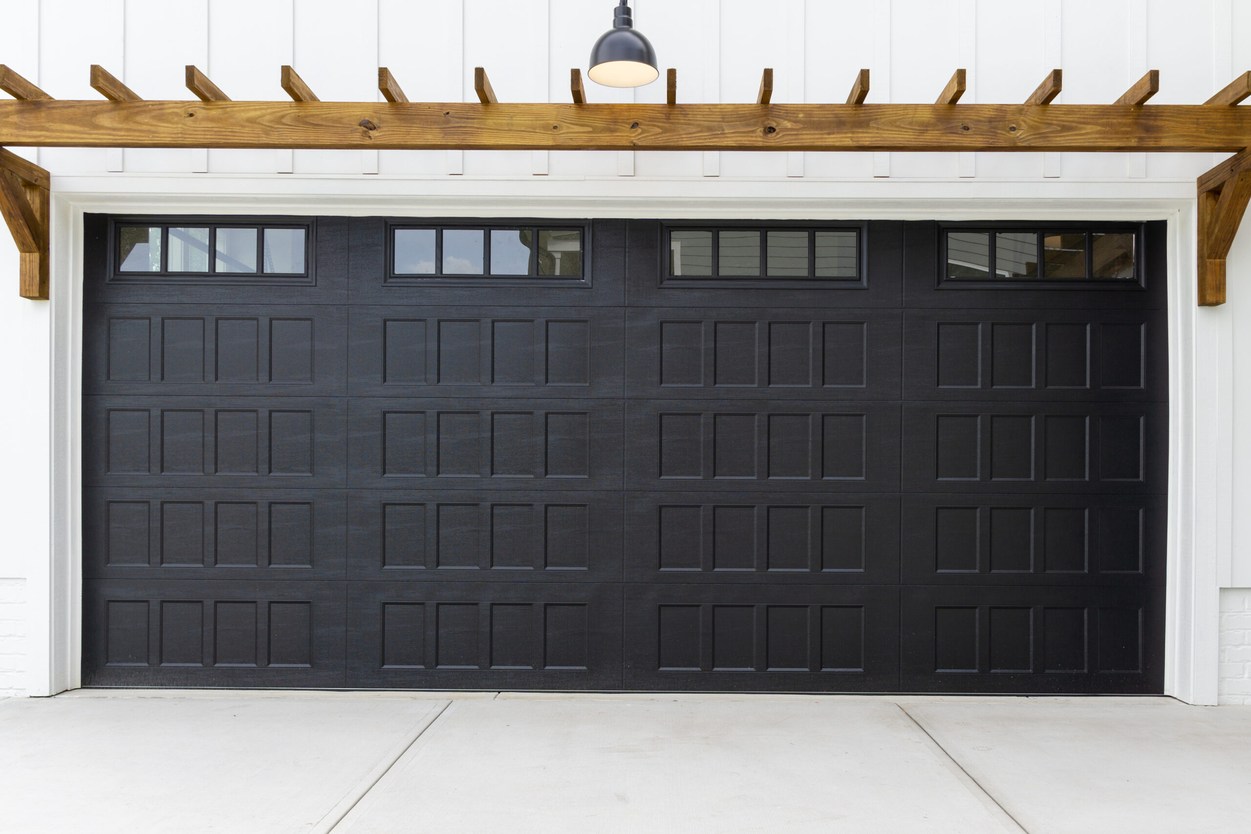 Short panel recessed garage door style